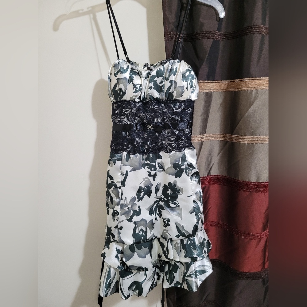 (Used) Majora White Floral Dress W/ Ribbon XS
